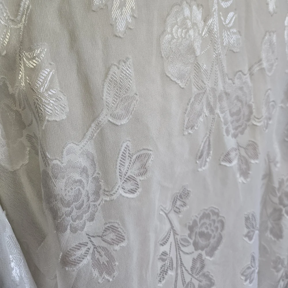 Vintage 1990s Y2k Dominique Simone Elegant White Floral Kimono Robe